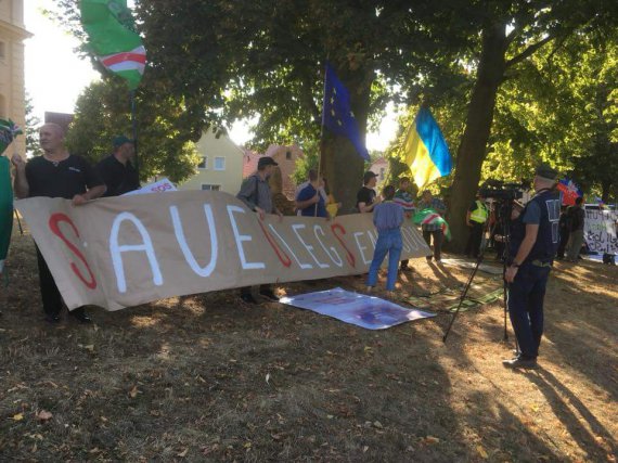 Активисты в немецком Берлине требуют освободить Олега Сенцова