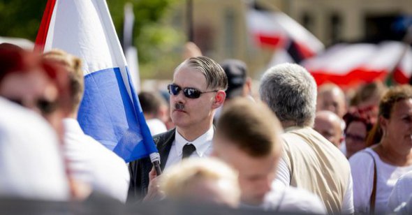 Нацистська символіка офіційно заборонена в Німеччині, але праві стають все більш популярними
