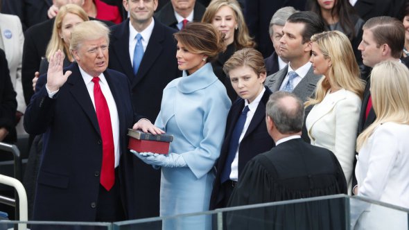 Бэррон во время инаугурации Трампа 2016-го