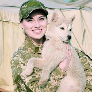 Поліна Кравченко є навідником протитанкової гармати МТ-12. Контракт зі Збройними силами України підписала торік