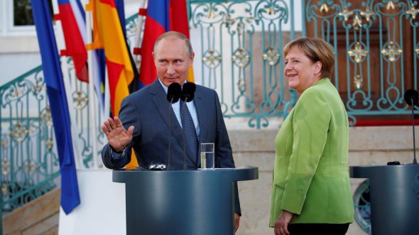 Ангела Меркель на встрече с Владимиром Путиным 18 августа 2018 года в дворце Мезеберг под Берлином