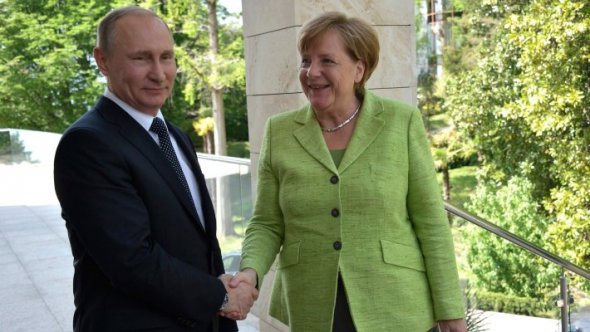 Ангела Меркель на зустрічі з Володимиром Путіним 18 серпня 2018 року в палаці Мезеберг під Берліном