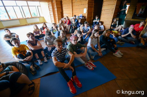 Детям в лагере EuroCamp в Славском рассказали об истории развития информационных технологий и лайфхаках выживания в цифровом мире