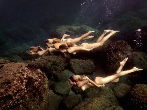 Фотограф Кейт Беллм створила дивовижні фото оголених жінок під водою