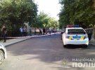 В Одессе на улице Академика Вильямса неизвестный подбежал к припаркованному автомобилю и совершил несколько выстрелов в водителя