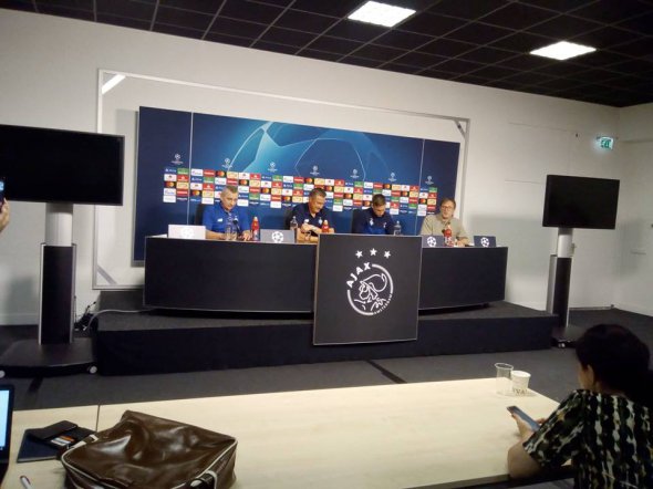 На прес-конференції Хацкевич розповів про різницю між філософією клубів.