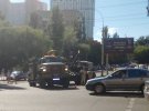 КрАЗ эвакуировал боевую машину из центра города