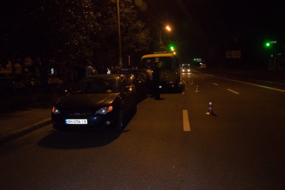 В Киеве на Харьковском шоссе произошло тройное ДТП с пострадавшими. Столкнулись автобус «Богдан», маршрут №476, Volkswagen Jetta полиции охраны и Subaru Legacy