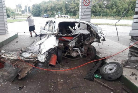На автозаправній станції Тернополя вибухнуло таксі