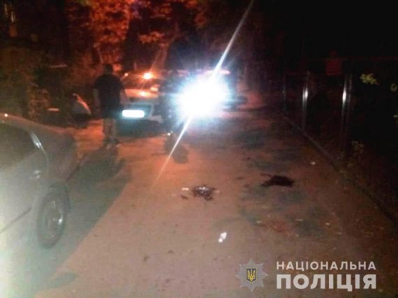 В Одесі на стоянці   чоловік зарізав свого 28-річного сусіда у відповідь на зауваження з приводу паркування автомобіля під чужими вікнами