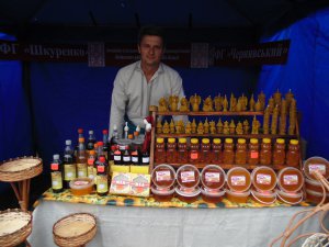 На Сорочинской ярмарке медовуху продают от 70 грн за пол-литра