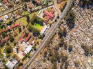 Роскошный район Примроуз и трущобы Макаузе, Йоханнесбург