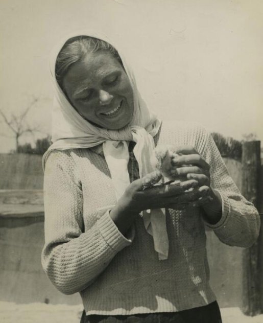 Немецкие фотографы снимали украинок, 1941-1944