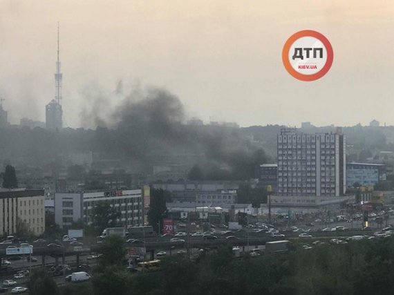 Горить завод на Петрівці