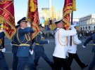 Глава государства лично вручил Знамя командиру части во время парада 24 августа в Киеве