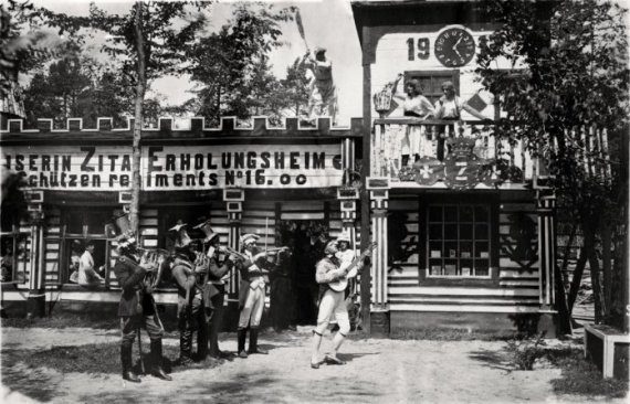 Польські солдати у Щуровичах влаштували театр