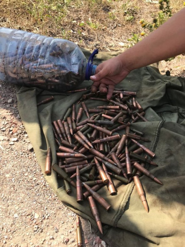 Зброю, з якою терористи готувалися воювати проти українських військових, знайшли поблизу Золотого на Луганщині.