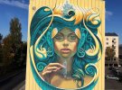 Индонезийский художник DW разрисовывает серые стены греческой столицы