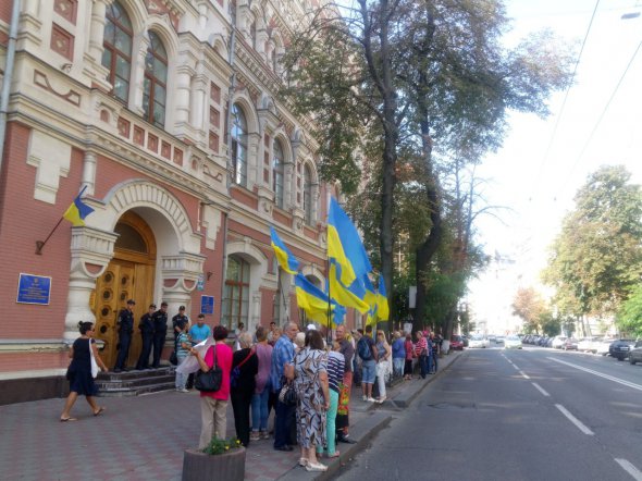 Жителі села Підгірці вийшли на пікет з вимогою скасувати генеральний план села