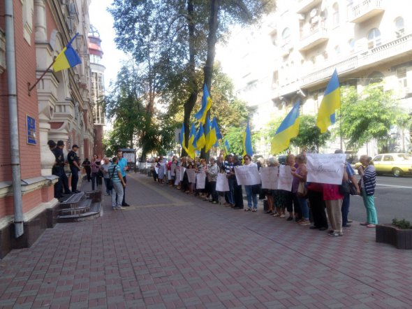 Жители села Подгорцы вышли на пикет с требованием отменить генеральный план села