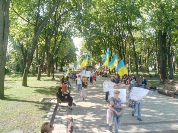 Жителі села Підгірці вийшли на пікет з вимогою скасувати генеральний план села