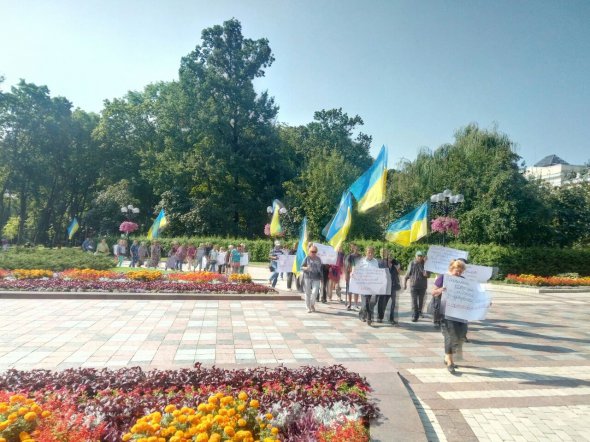 Жителі села Підгірці вийшли на пікет з вимогою скасувати генеральний план села