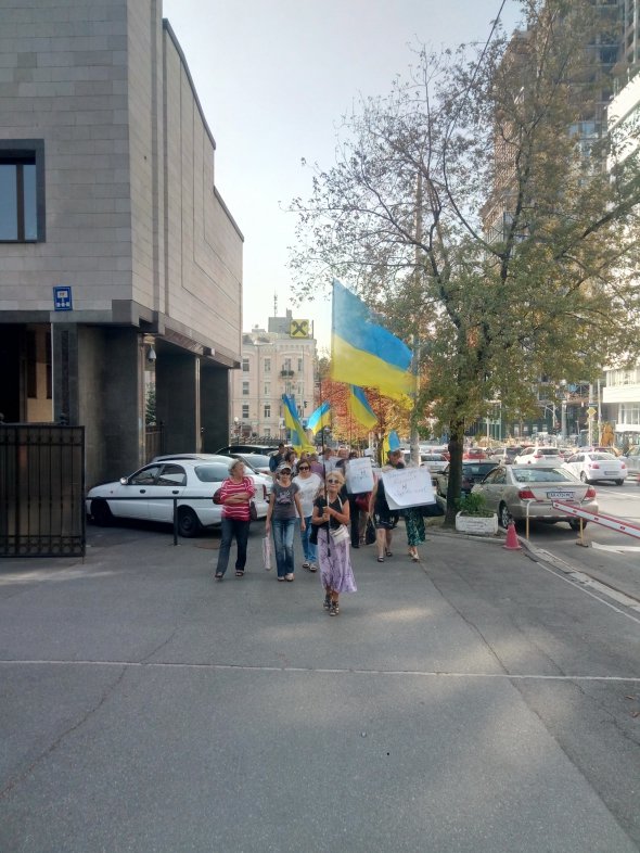 Жителі села Підгірці вийшли на пікет з вимогою скасувати генеральний план села