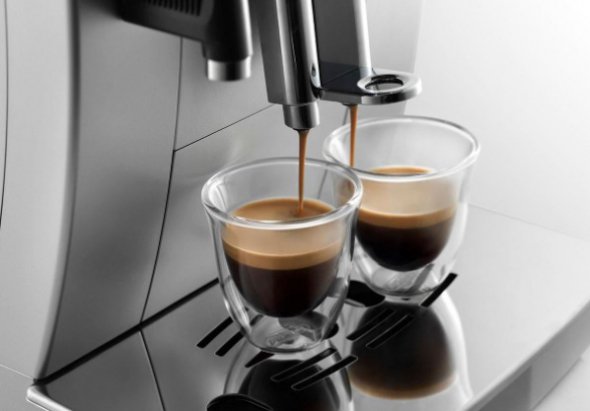 Чашка кофе повышает уровень дофамина, который придает бодрости и поднимает настроение