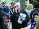 Матері і дружини загиблих українських бійців ­зібралися 29 серпня на Михайлівській площі в Києві. Тримали портрети покійних воїнів