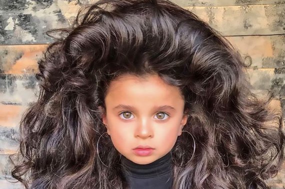 5-летняя девочка покорила сеть фотографиями своего роскошного волос