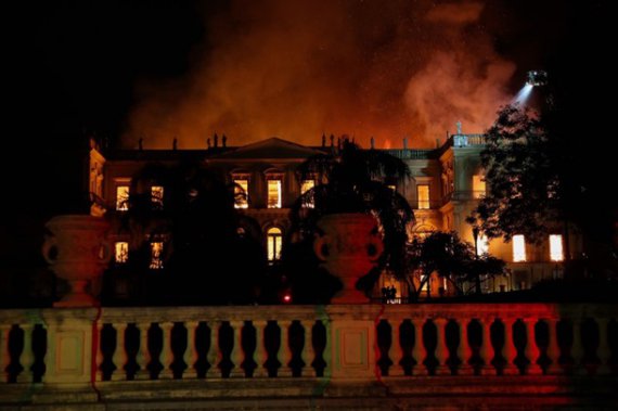 В Ріо-де-Жанейро повністю згорів Національний музей