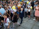 Як пройшов перший дзвоник в українських школах. Фото: Reuters