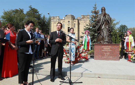 У Києві з'явився перший пам'ятник Конфуцію