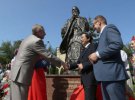В Киеве появился первый памятник Конфуцию
