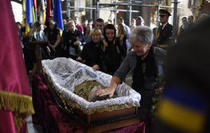 25 серпня у Львові прощаються з медиком полку "Азов" Олегом Кремезом. Його поховали на Личаківськму кладовищі поряд з іншими загиблими на Донбасі