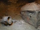 Знайденій гробниці понад 3700 років. В ній знайшли останки двох чоловіків високого статусу