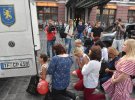 Сотні людей прийшли віддати шану бійцю
