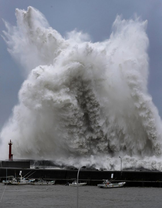 В Японии бушует ураган Джеби
