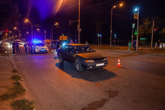 В Днепре водитель Lada сбил 4-летнего мальчика. Ребенок на самокате пересекала дорогу по пешеходному переходу