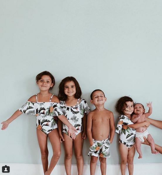 Американка фотографирует жизнь с 5 детьми, пока ее муж на работе