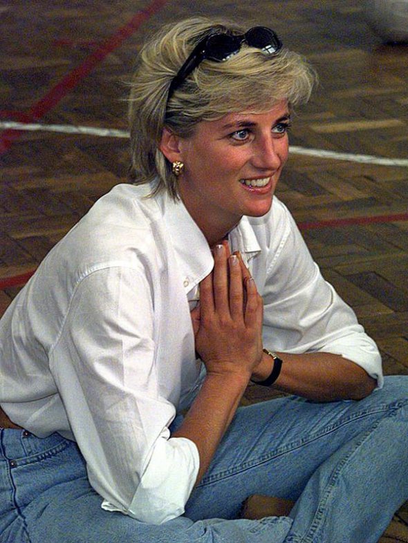 Принцесса Диана погибла в автокатастрофе в Париже, Франция, 31 августа 1997 года