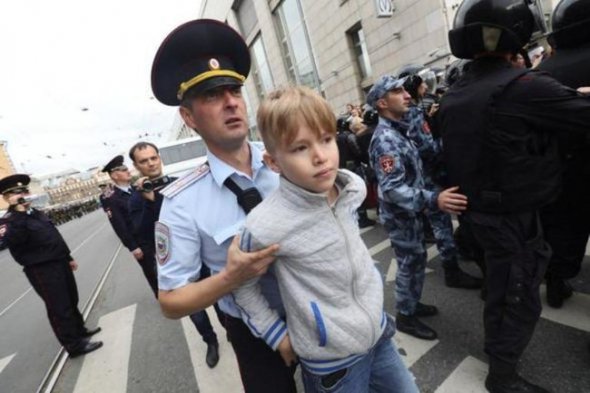 У Санкт-Петербурзі на мітингу арештували дитину