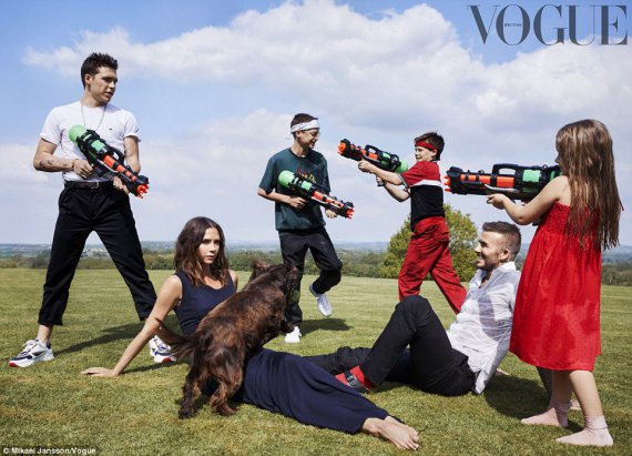 Бекхеми на обкладинці Vogue