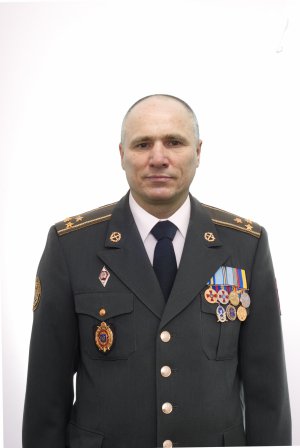 Полковника Юрія Щербину зарізав киянин на березі озера Гарячка, що у Дарницькому районі Києва. Чоловік ішов у лікарню, де померла його мати