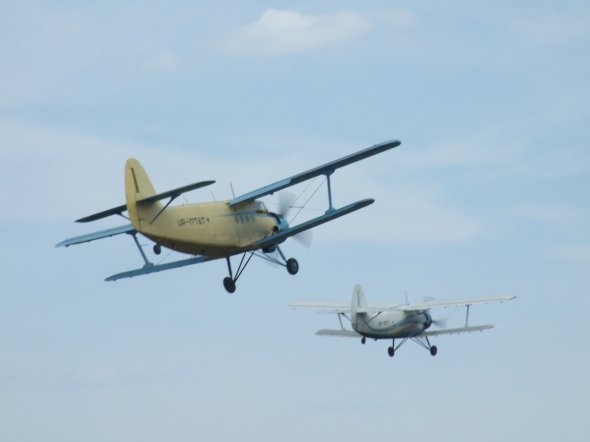 Ан-2, легший в основу АН-2-100, занесён в Книгу рекордов Гиннесса, как единственный самолет, который выпускают более 60 лет. До сих пор Ан-2 является крупнейшим в мире одномоторным бипланом.