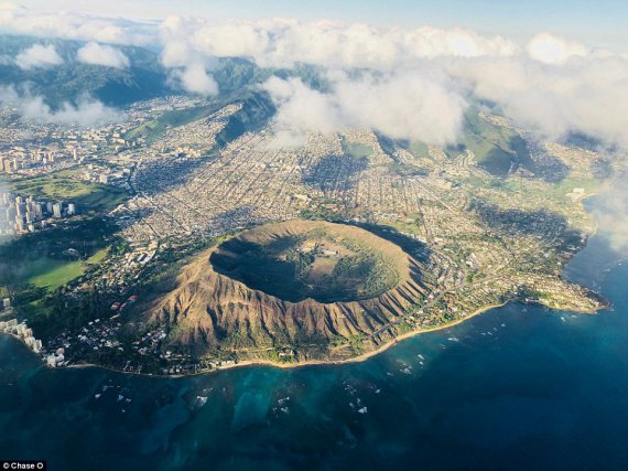 Фотограф Чейз О сделал снимок кратера Дайамонд-Хед на острове Оаху на Гавайях. Он сформировался около 300 тыс. лет назад