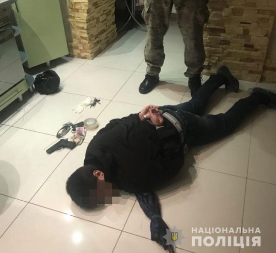 В Черкассах полицейские задержали 26-летнего мужчину, который подозревается в подготовке убийства 44-летней женщины-предпринимателя