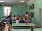 У школі №62 міста Дніпро сталося масове отруєння дітей. У 16 школярів з одного класу почалася нудота, галюцинації і піднялася температура. Шість дітей потрапили до лікарні