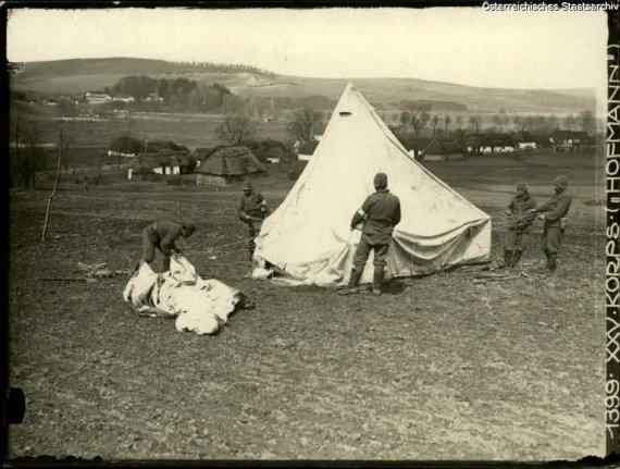 Турецкие солдаты в селе Подвысокое на Тернопольщине, 1917