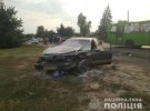 Под Харьковом водитель Volkswagen влетел в остановку общественного транспорта, на которой стояли люди. Одна женщина погибла, два травмированы